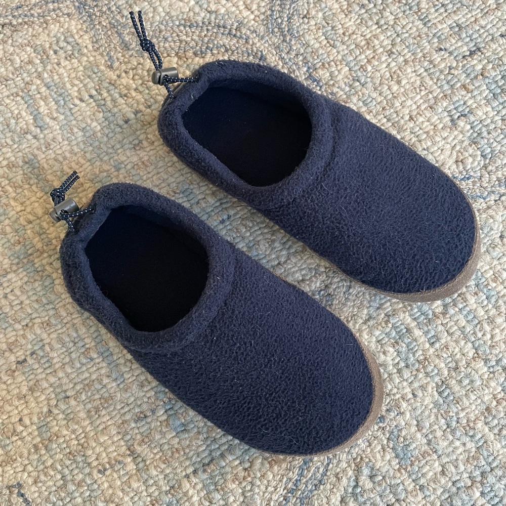 LLBean Kids Fleece Blue Slippers - size 1-2